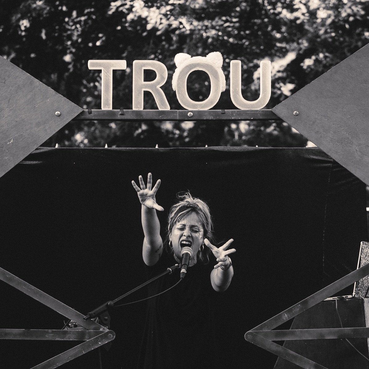 TROU